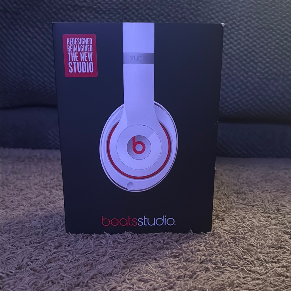 Beats Studio Wired AUX White Headphones By Dr. Dre